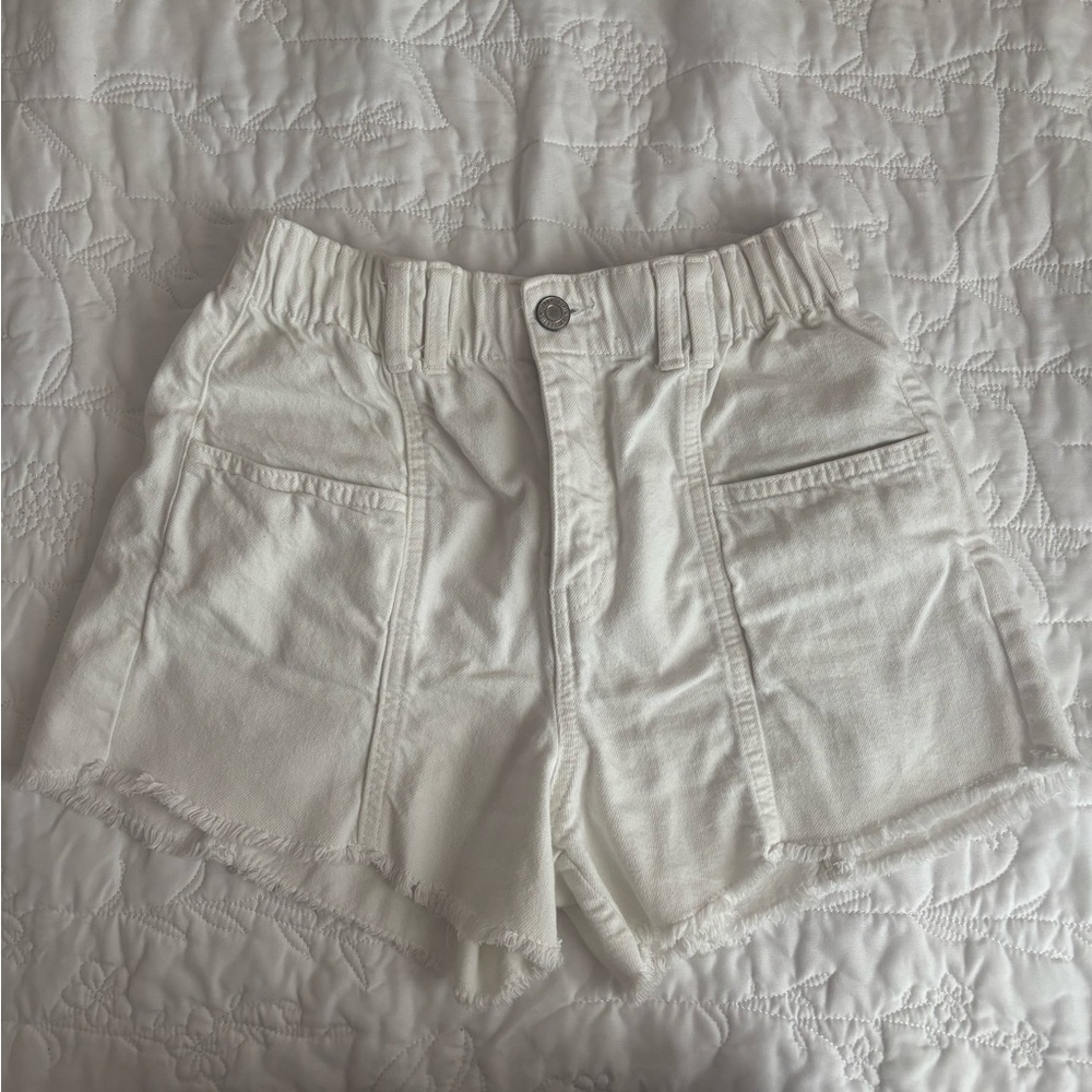Zara White Casual Shorts with Elastic Waistband